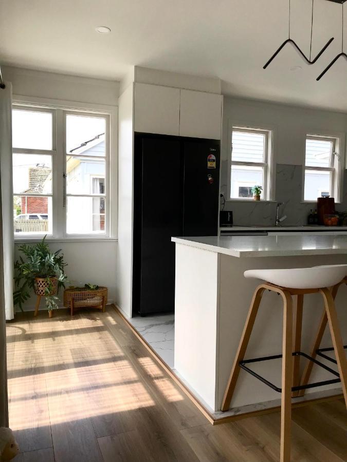 Bright & Comfy Stay In Newly Renovated Home With Parking Auckland Exterior foto