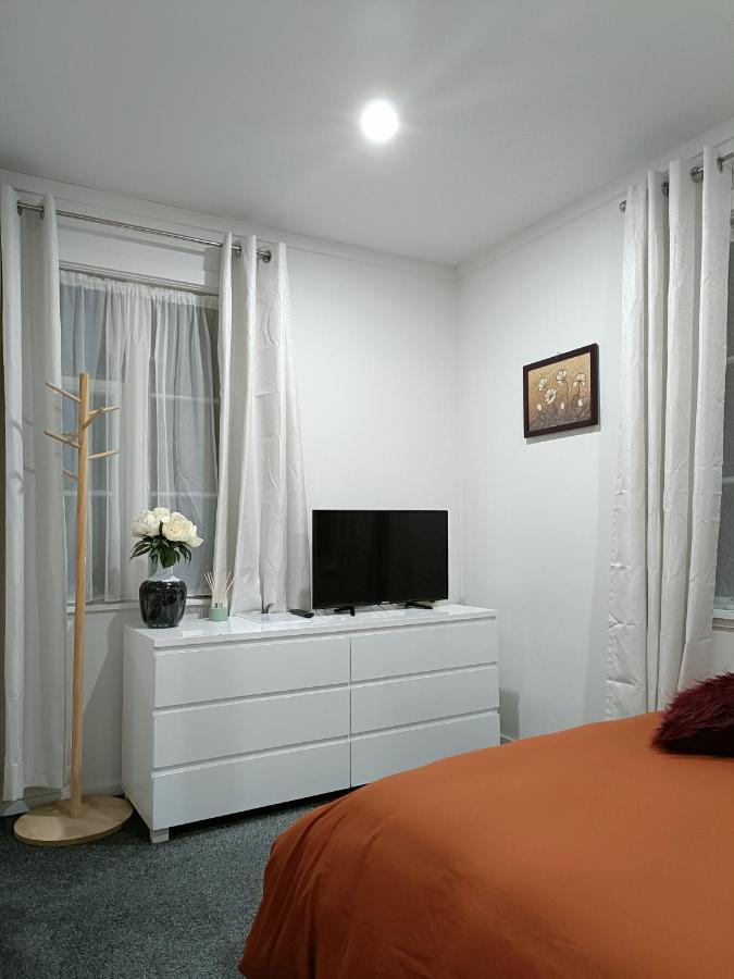 Bright & Comfy Stay In Newly Renovated Home With Parking Auckland Exterior foto